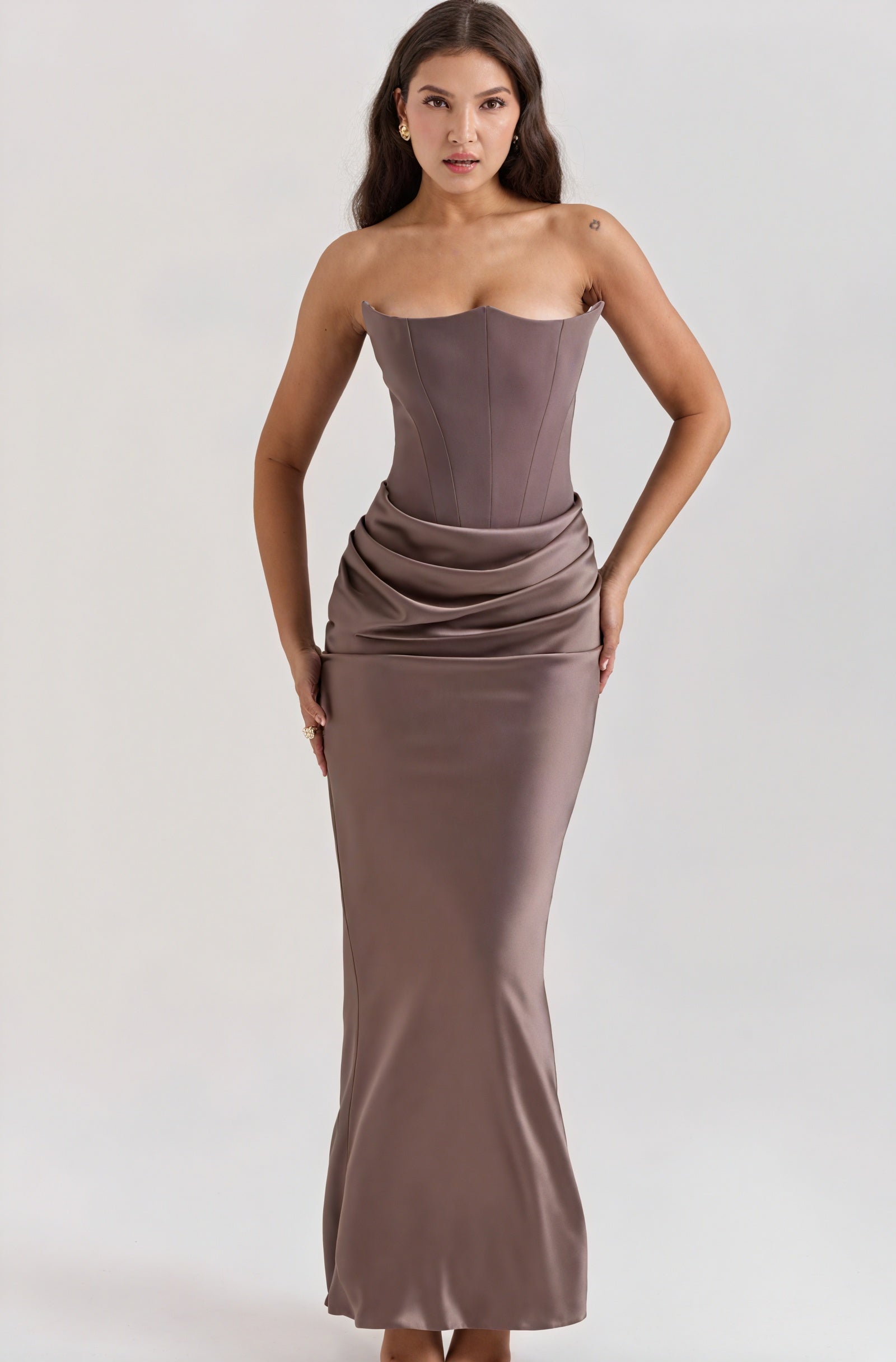 Abito Strapless: Eleganza Senza Tempo per Occasioni Speciali