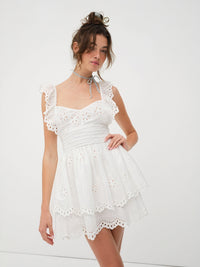 Abito con Scollo a Cuore e Ricami Romantici