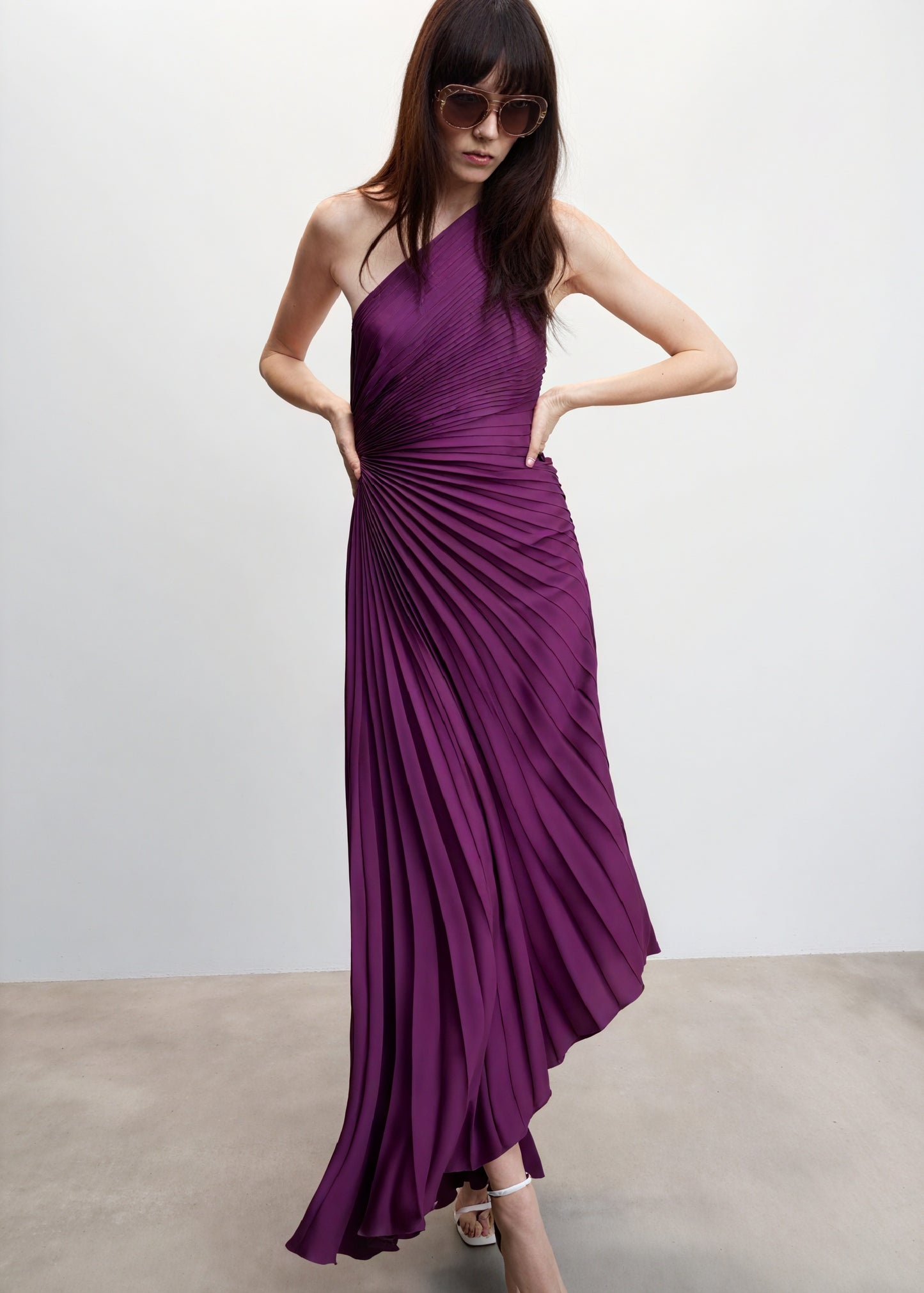 Abito Monospalla Plissettato Donna – Orlo Asimmetrico, Elegante-83236-7848a536-1b43-4eff-9e1c-8d3b98e1f917