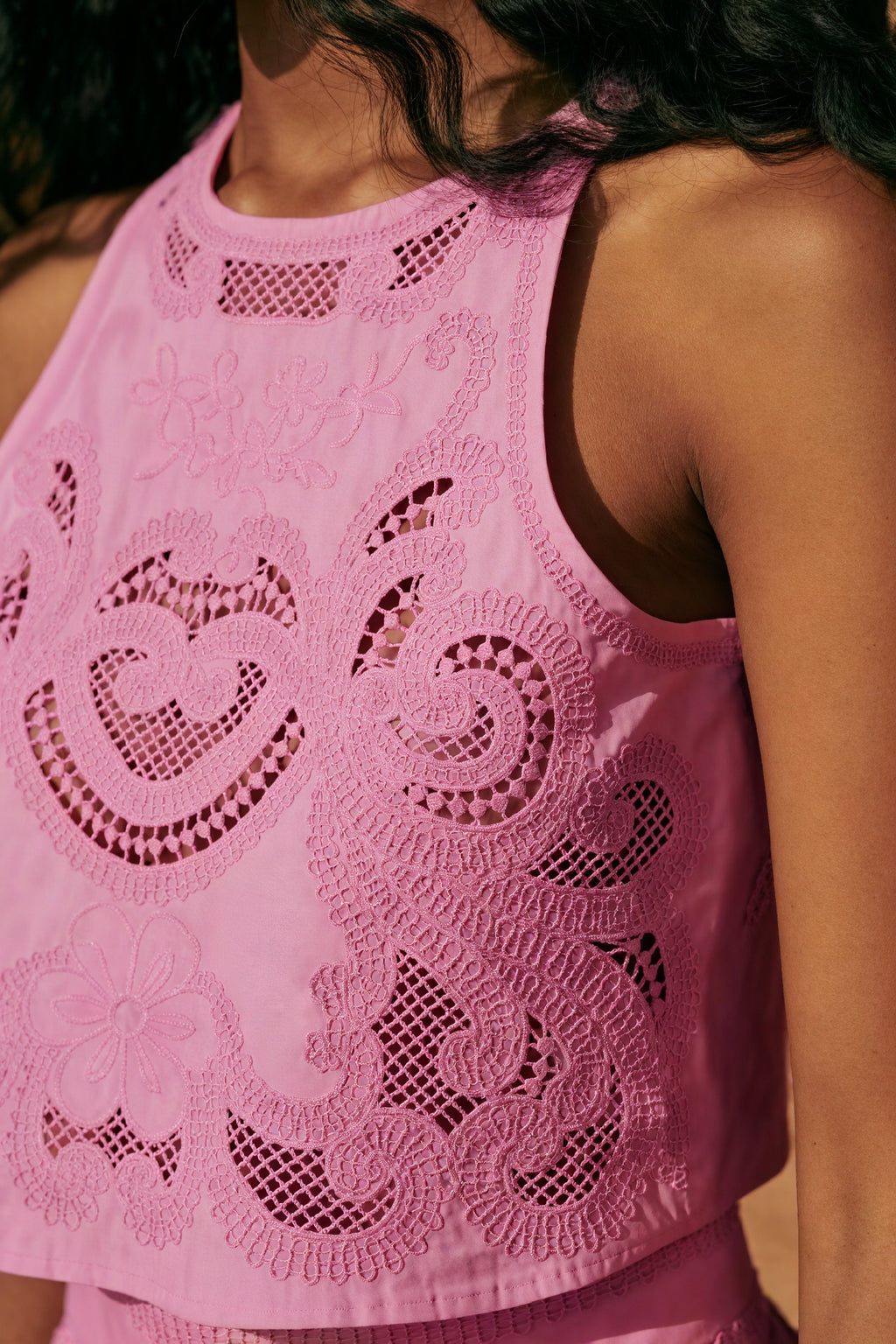 Dorio Moda Completo Due Pezzi Donna Rosa – Top Halter, Gonna Spacco, Dettaglio Laser Cut-83273-efc37e2e-2be7-4ebd-948b-e75027abf476