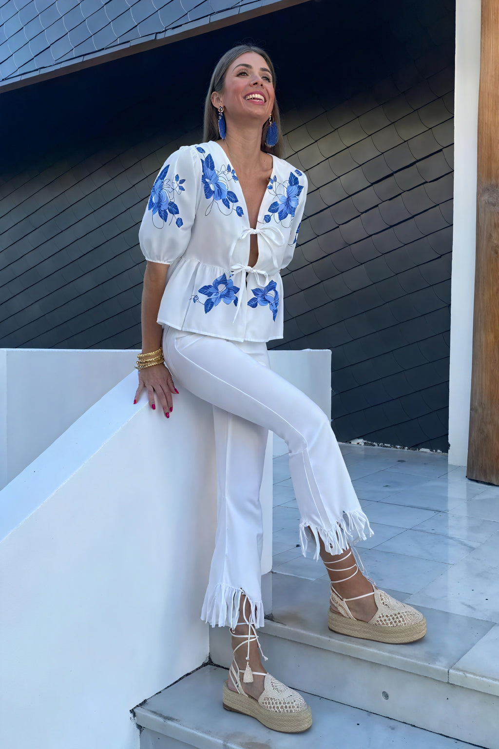 Camicetta Donna Bianca Ricamata Floreale Scollo a V con Fiocco Maniche Corte-83305-8b94dec0-4230-4bc6-9b55-86bc6e7fc929