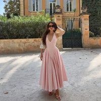 Abito Gingham Rosa V-Neck con Gonna Plissé