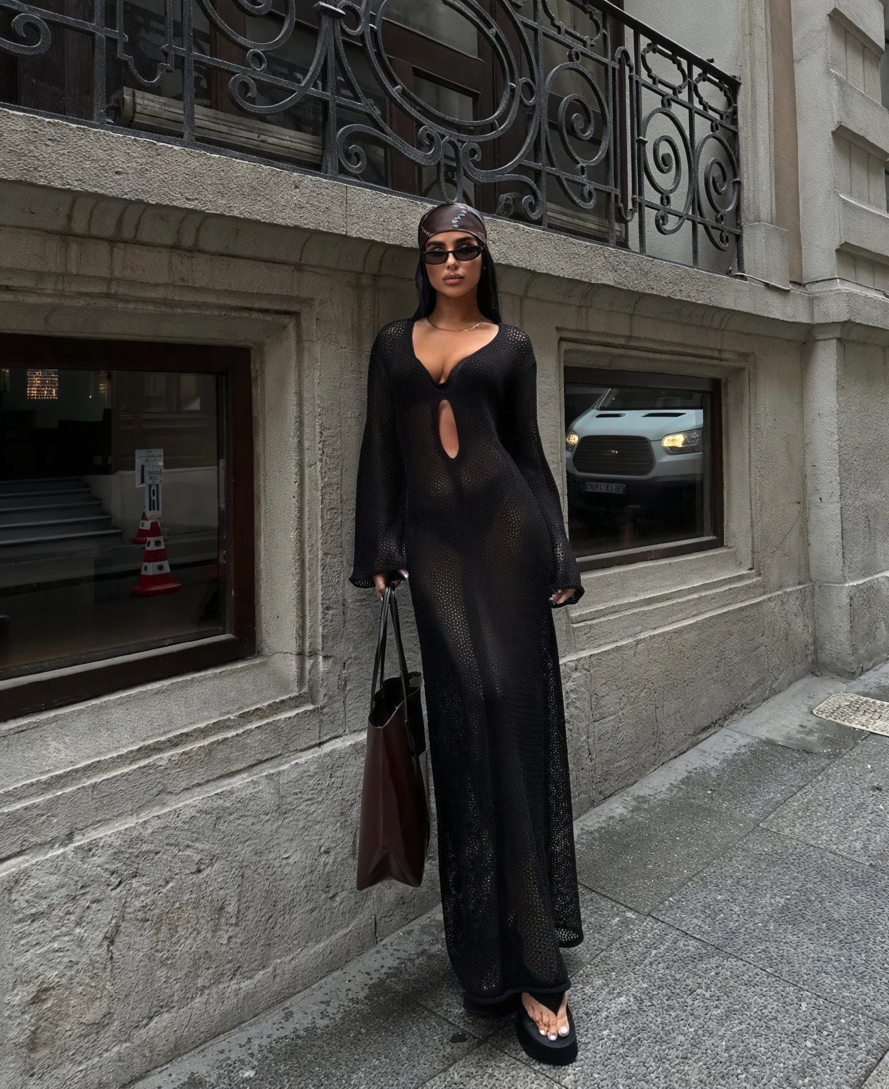 Abito Maxi Donna in Maglia Trasparente con Cutout a Maniche Lunghe-83803-352f5764-6a23-4789-86b7-2a255c022f80