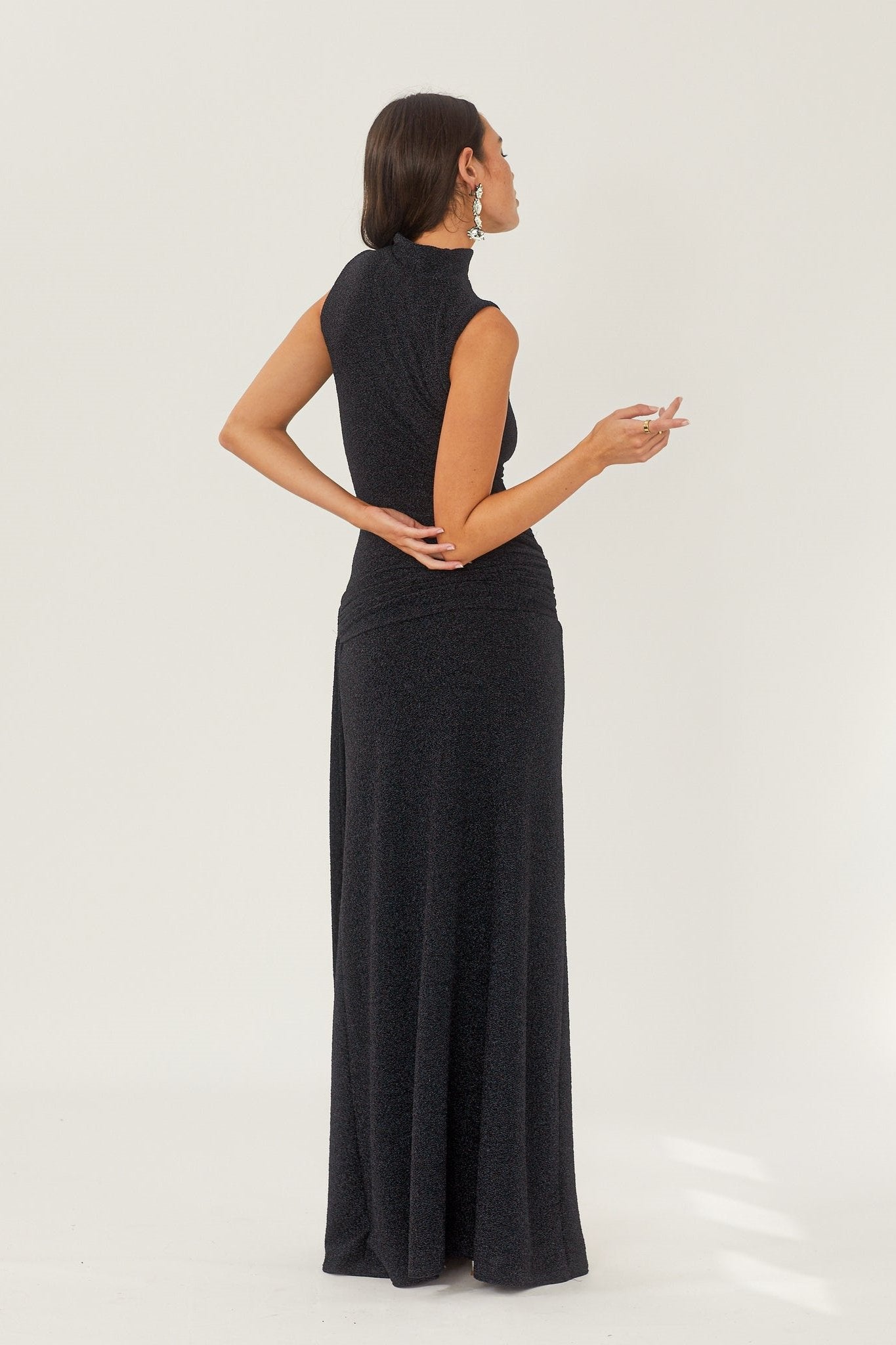 Abito Lungo Elegante con Cintura
