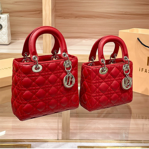 Borsa Trapuntata Chic con Dettaglio Charm