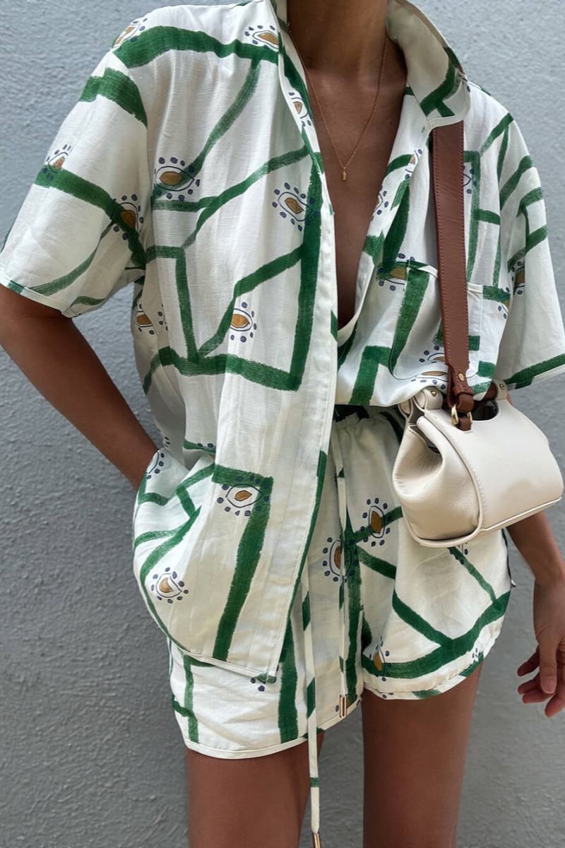 Completo Camicia e Shorts con Stampa Geometrica
