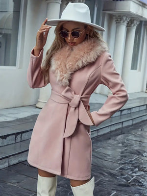 Cappotto da Donna Rosa con Collo in Pelliccia Sintetica e Cintura, Stile Elegante-39520-fbd6d2ff-3859-44a6-98af-8ba65cdd1d3c