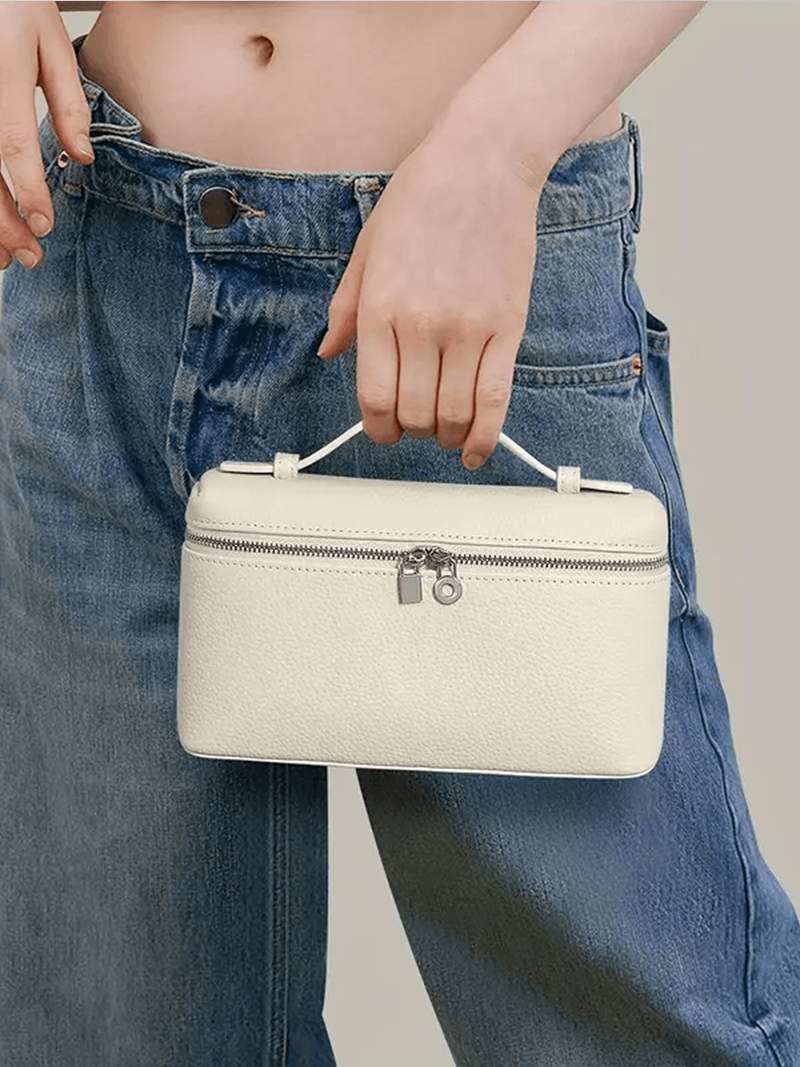 Borsa strutturata con dettagli minimali