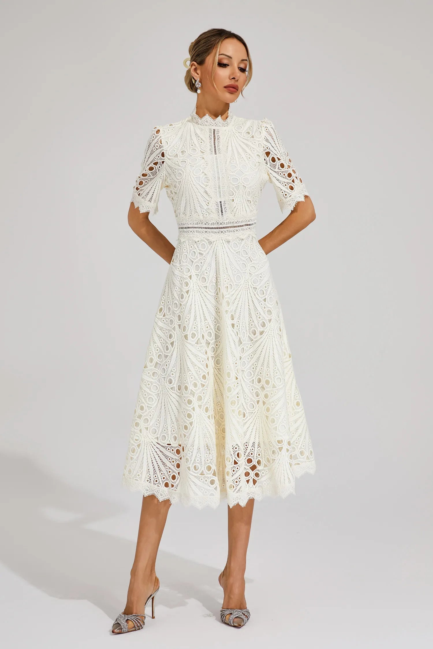 Abito Midi Donna in Pizzo – Scollo Alto, Dettaglio Cut-Out, Maniche Corte-83326-be1aeda9-0c01-47ea-ba20-424d266bc319