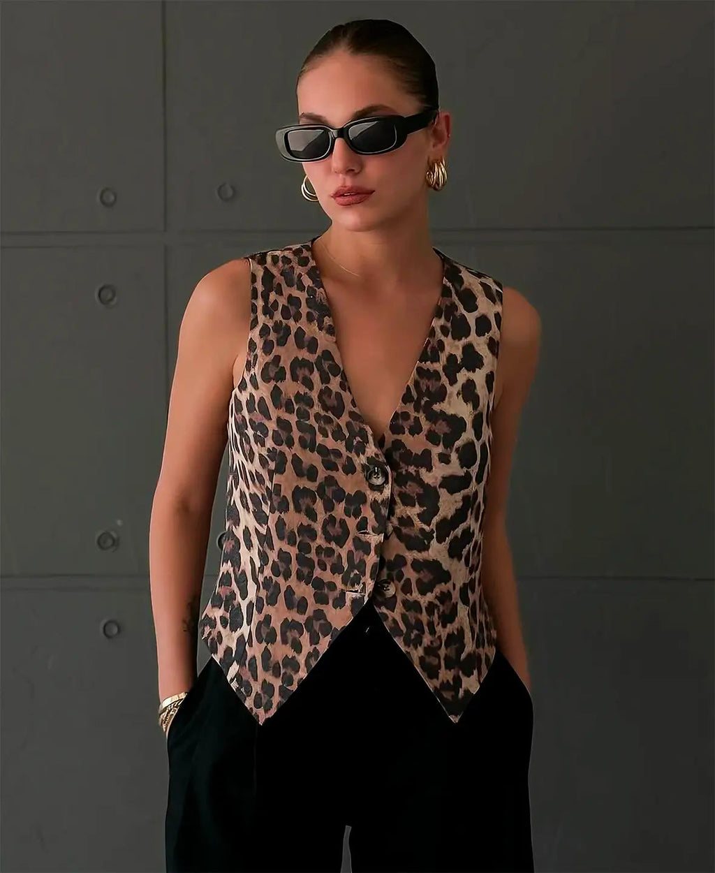 Top con Stampa Animalier e Bottoni
