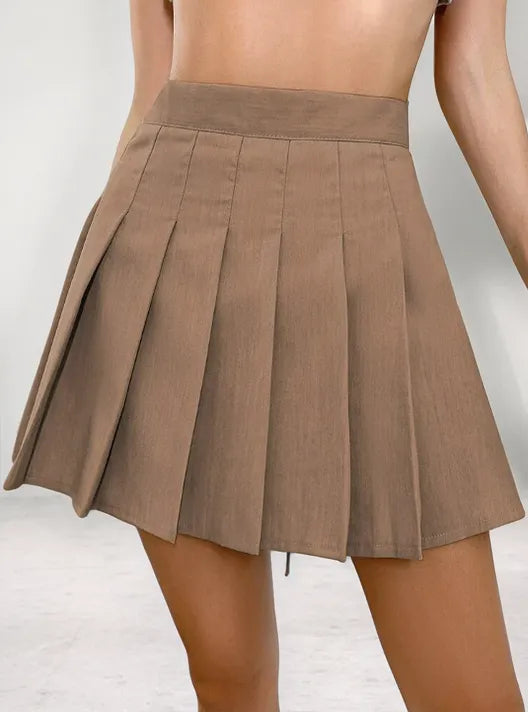 Completo Chic: Top Corto e Gonna Plissettata
