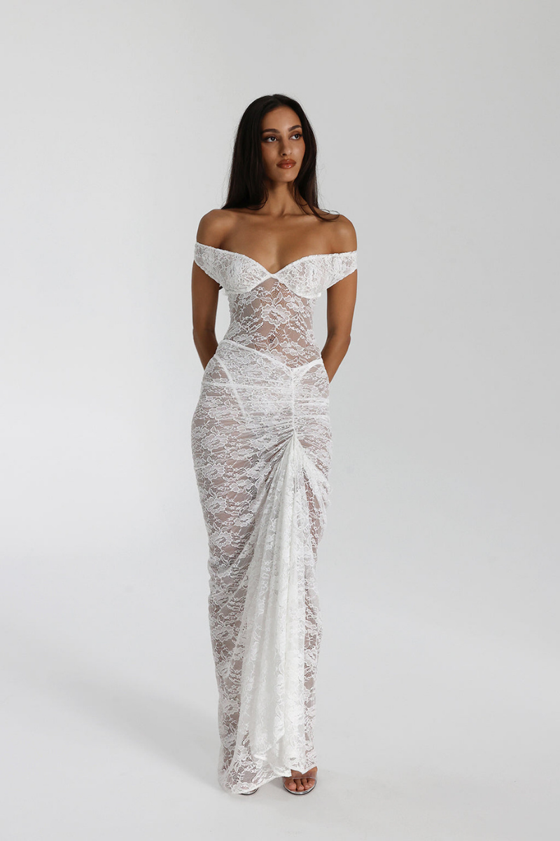 Abito Elegante con Dettagli in Pizzo