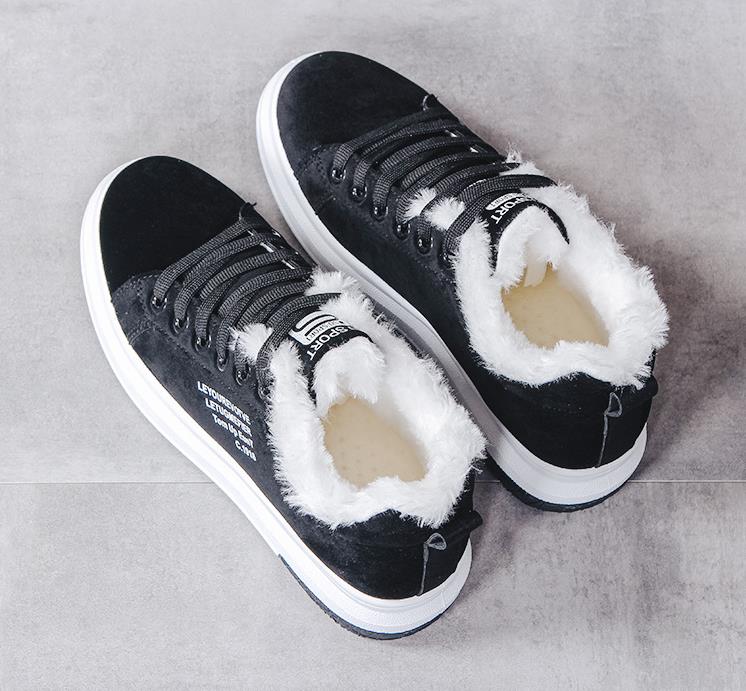 Sneakers Urban Style con Dettagli in Pelliccia