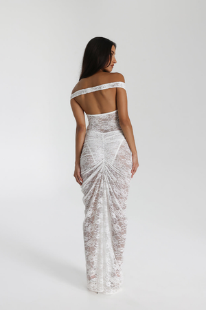 Abito Elegante con Dettagli in Pizzo