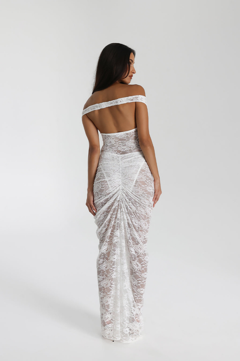 Abito Elegante con Dettagli in Pizzo