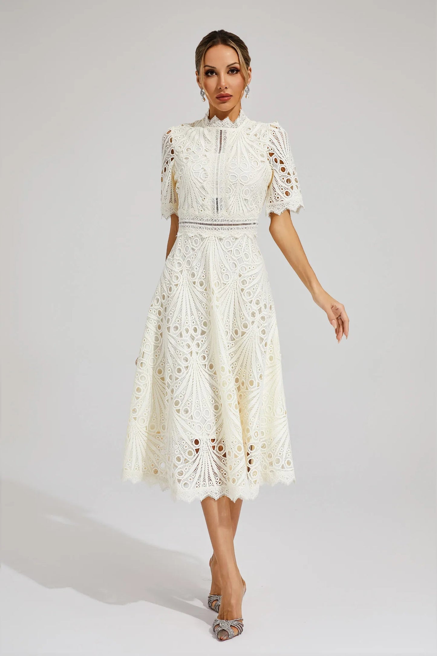 Abito Midi Donna in Pizzo – Scollo Alto, Dettaglio Cut-Out, Maniche Corte-83326-d5738900-4099-44d8-b2dc-e7135e4faf1d