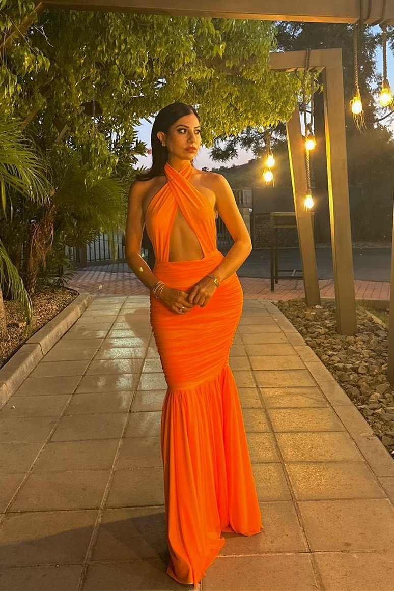 Abito Lungo Halter con Dettaglio Cutout