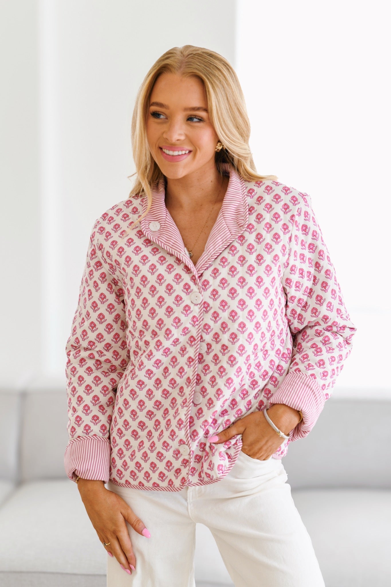 Top Floreale con Dettagli a Righe