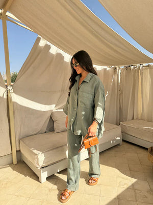 Completo due pezzi donna lino – Camicia bottoni e pantaloni morbidi, vestibilità rilassata-82126-e309de9a-6e4c-4f25-885b-13fae0f03f4e