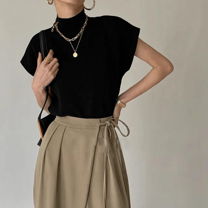Top Moderno con Collo Alto e Maniche Corte