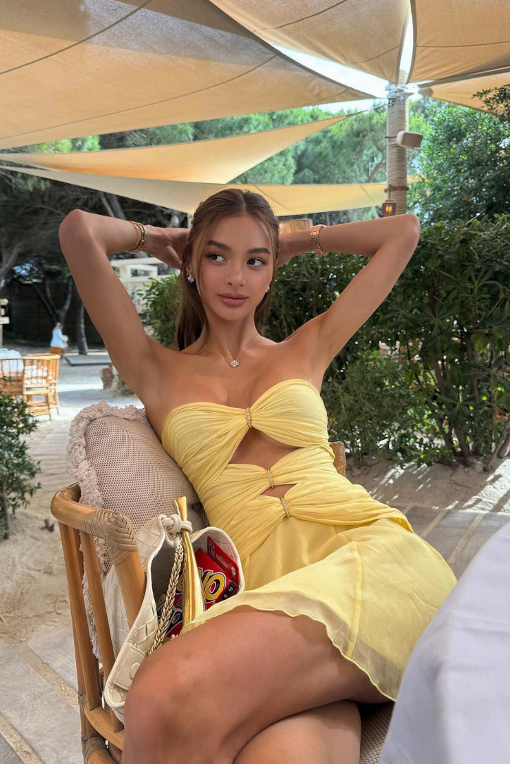 Abito Donna Giallo con Cut-Out, Maniche Velate e Tessuto Fluido-83601-eac6beda-1144-4edd-b3b9-e1c3f31f8a55