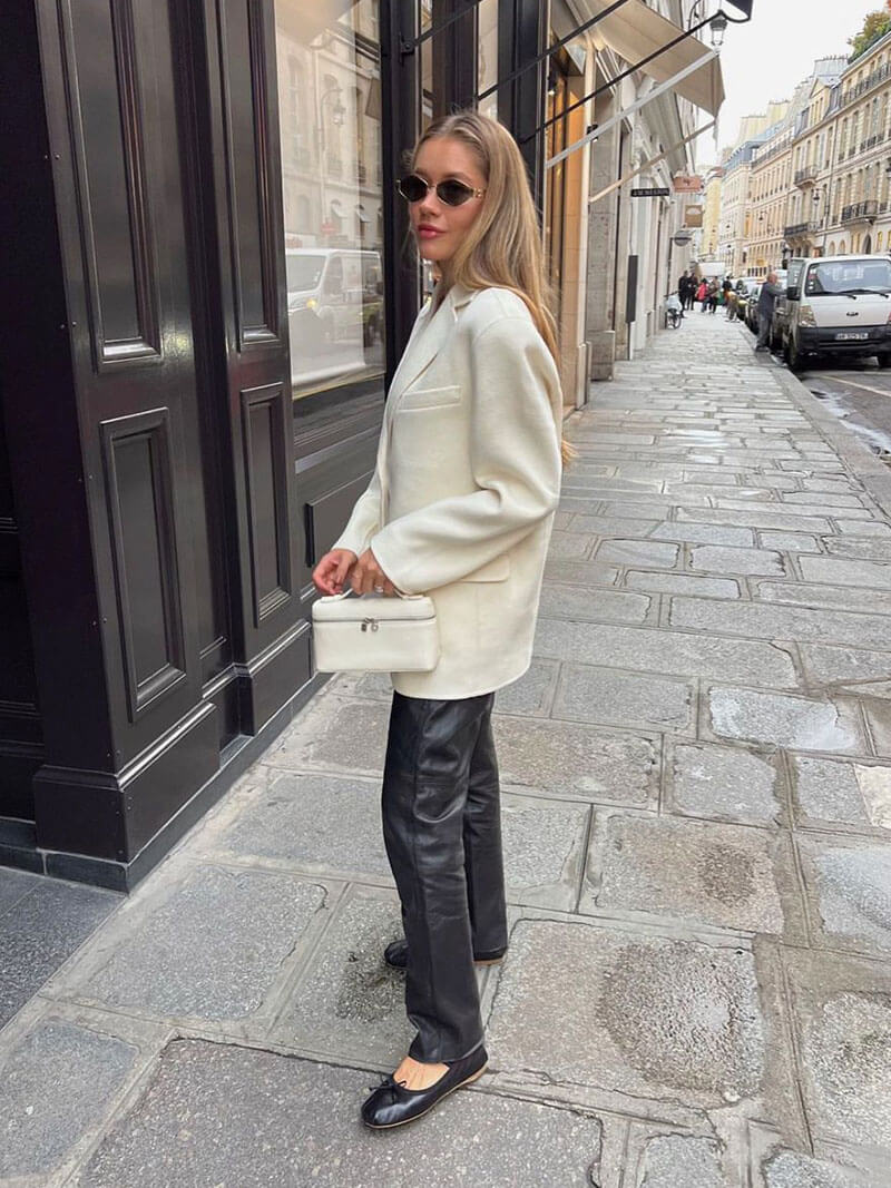 Borsa strutturata con dettagli minimali