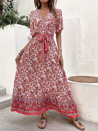 Abito Maxi Floreale con Scollo a V e Vita Annodata Fluida