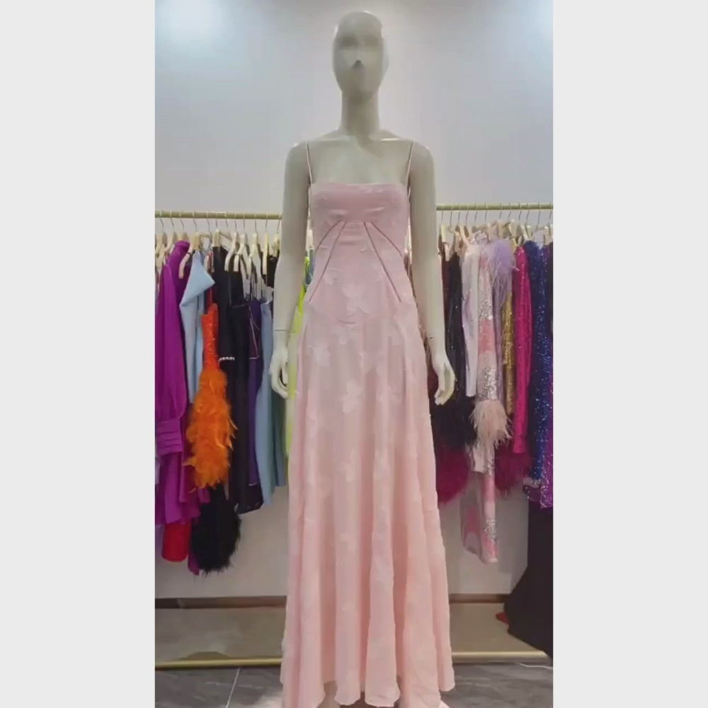 Abito Lungo: Eleganza Senza Tempo per Occasioni Speciali