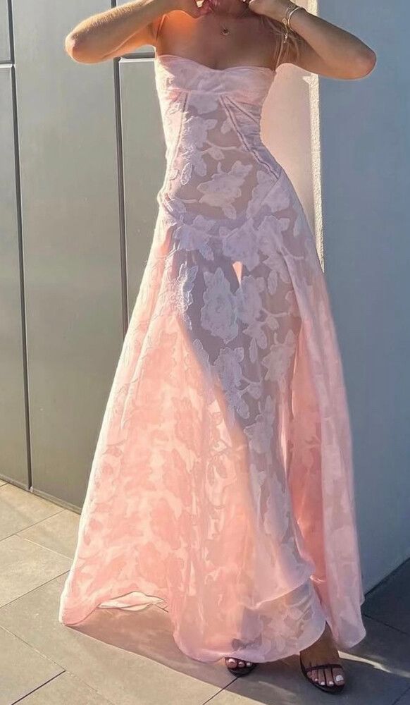 Abito Lungo: Eleganza Senza Tempo per Occasioni Speciali